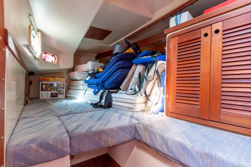 Slide: The Image of Catalina 42 1989 - 34