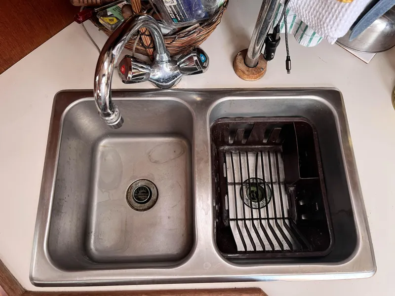 Slide: The Image of Catalina 42 1989 - 41