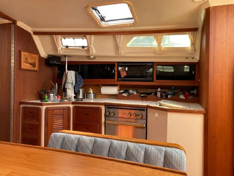 Slide: The Image of Catalina 42 1989 - 81