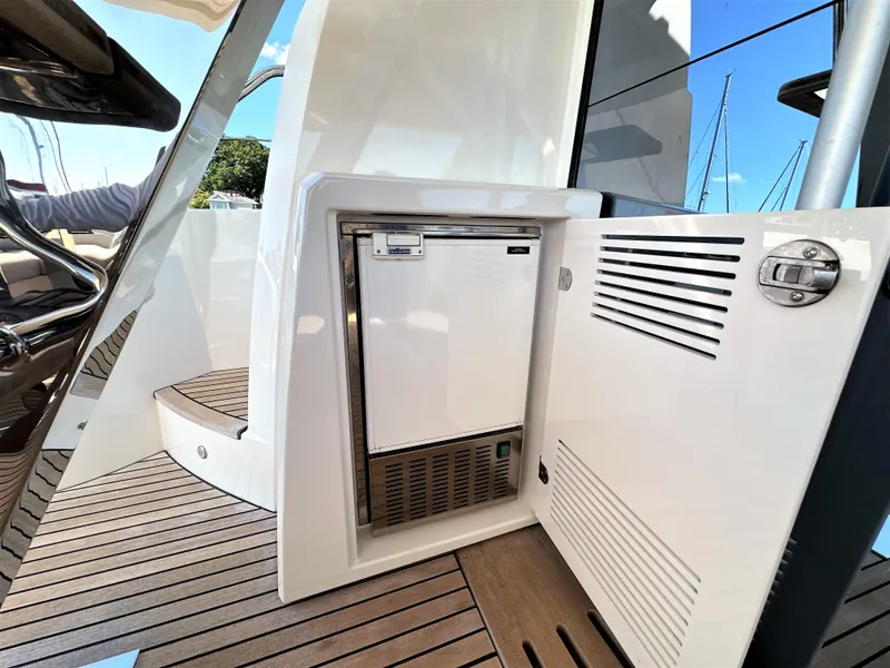 Slide: The Image of 2022 Prestige Yachts 590 Fly - 11