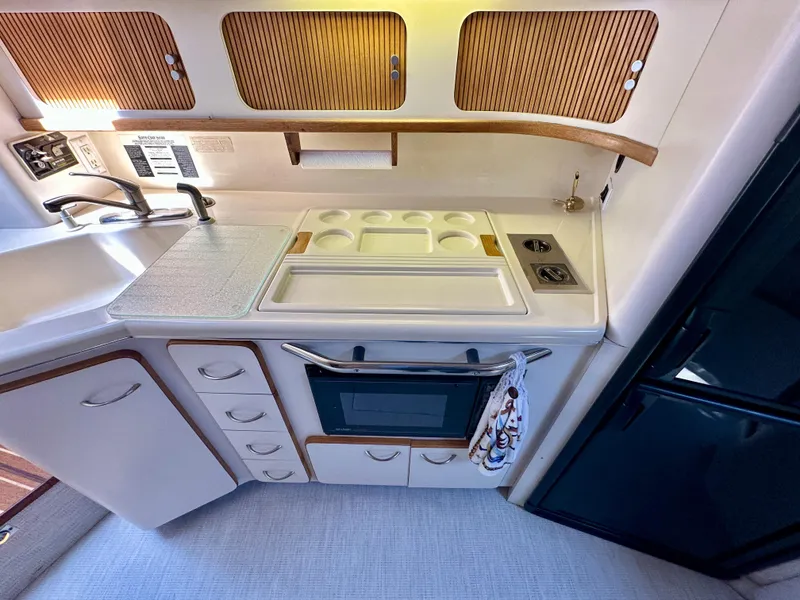 Slide: The Image of Sea Ray 420 Express Cruiser 1991 - 17