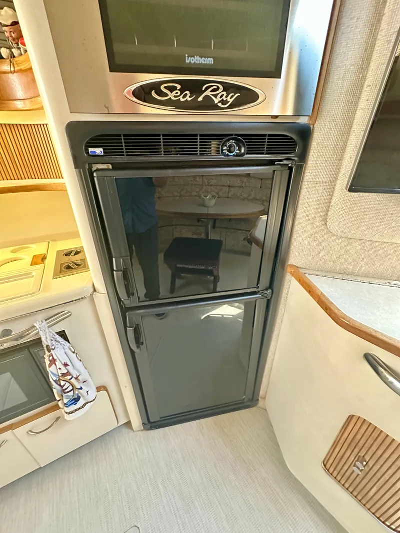 Slide: The Image of Sea Ray 420 Express Cruiser 1991 - 20
