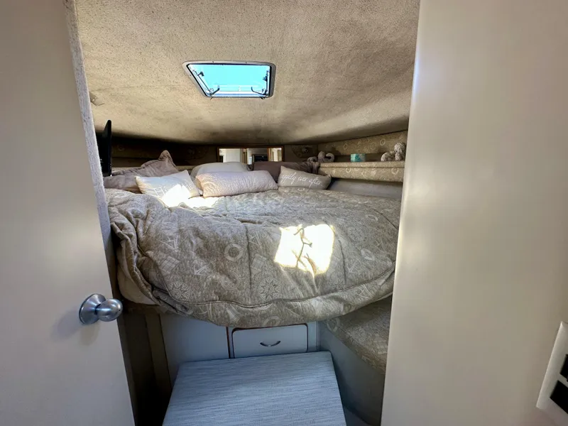 Slide: The Image of Sea Ray 420 Express Cruiser 1991 - 21