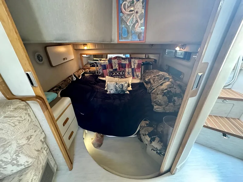 Slide: The Image of Sea Ray 420 Express Cruiser 1991 - 22