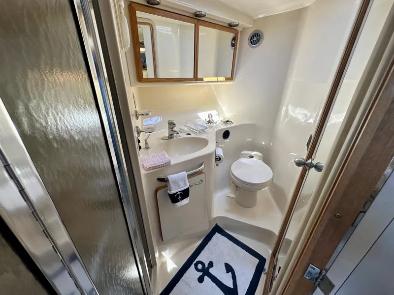 Slide: The Image of Sea Ray 420 Express Cruiser 1991 - 23
