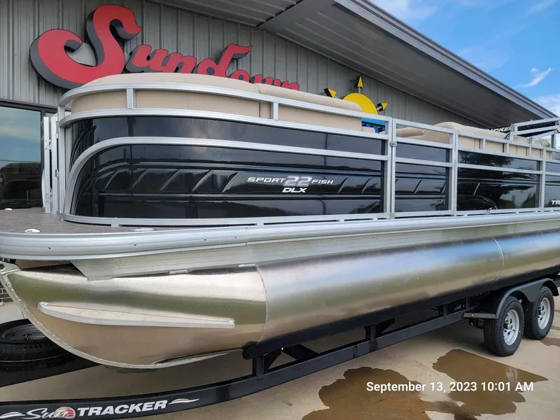 Slide: The Image of 2024 Sun Tracker SportFish 22 DLX pontoon boat on trailer. - 3