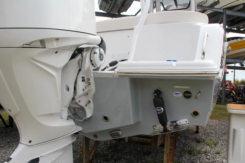 Slide: The Image of 2024 Sea Hunt Ultra 239 SE boat stern and outboard motor. - 48
