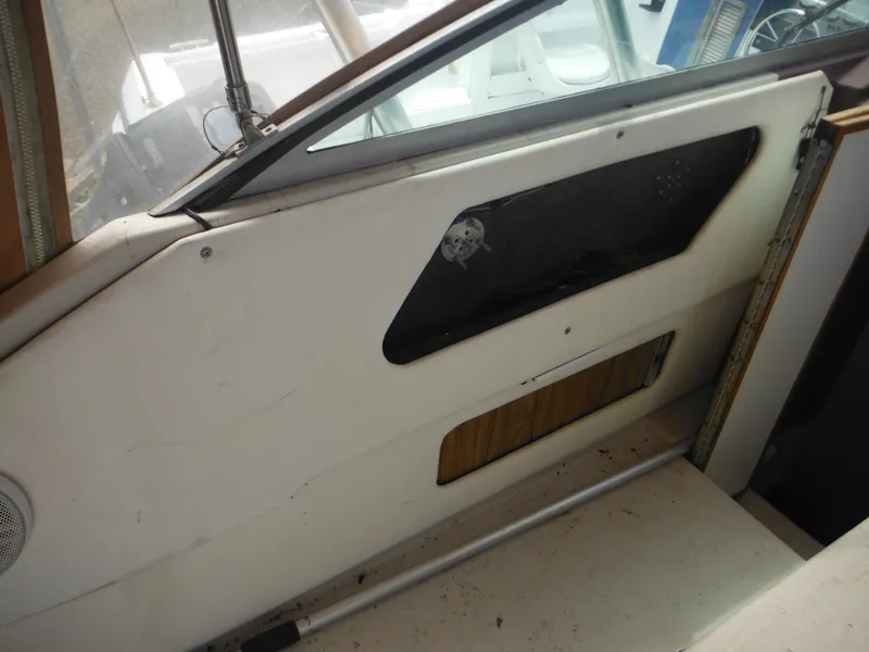 Slide: The Image of 1988 Sea Ray 268 Sundancer cabin door and interior details. - 20