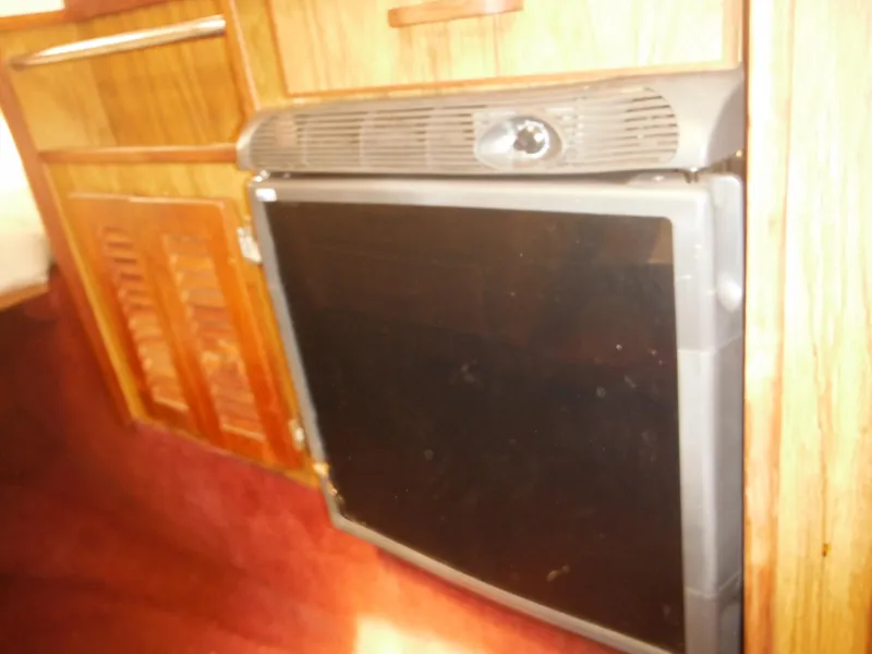 Slide: The Image of 1988 Sea Ray 268 Sundancer cabin interior with built-in refrigerator. - 35