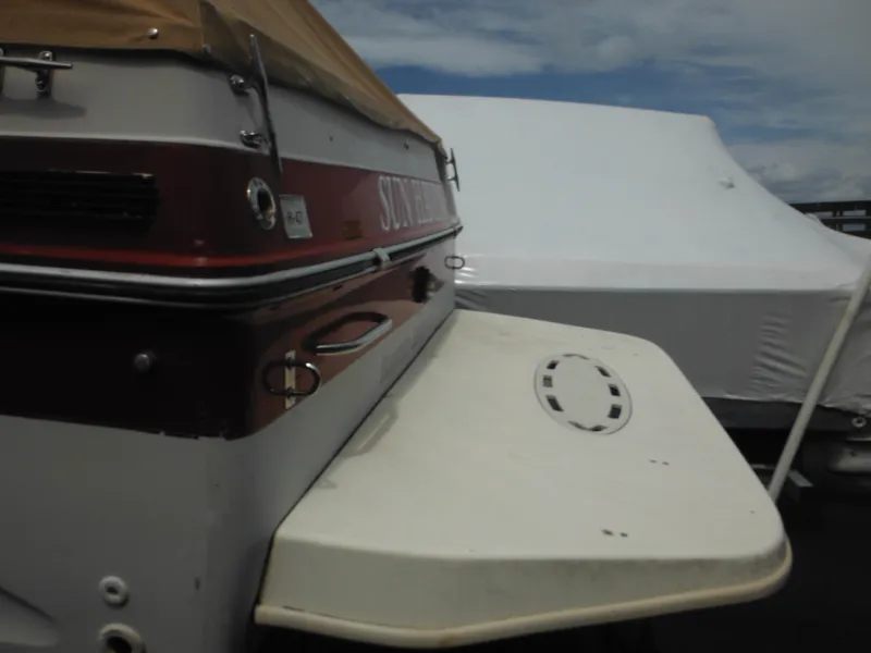 Slide: The Image of 1988 Sea Ray 268 Sundancer boat stern with swim platform. - 6