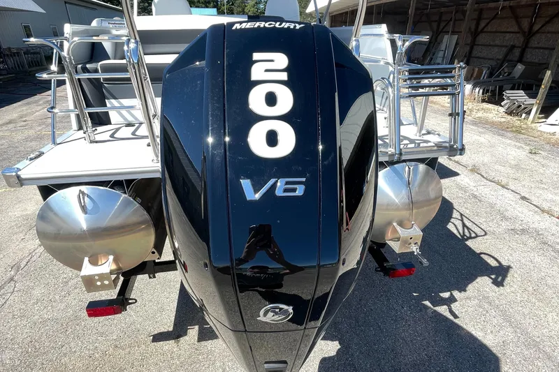 Slide: The Image of 2023 Berkshire 24 UL CTS with Mercury 200 V6 outboard engine. - 30