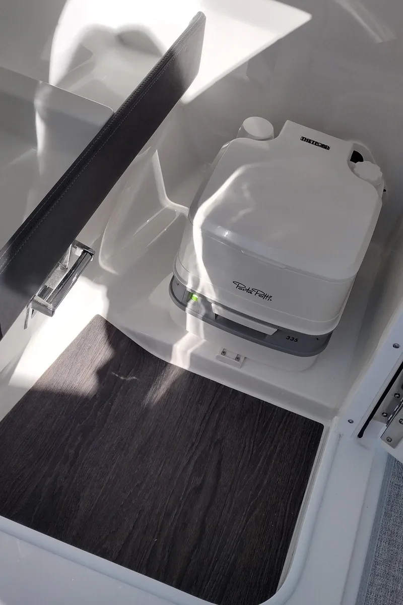 Slide: The Image of Formula 240 Bowrider 2024 - 50