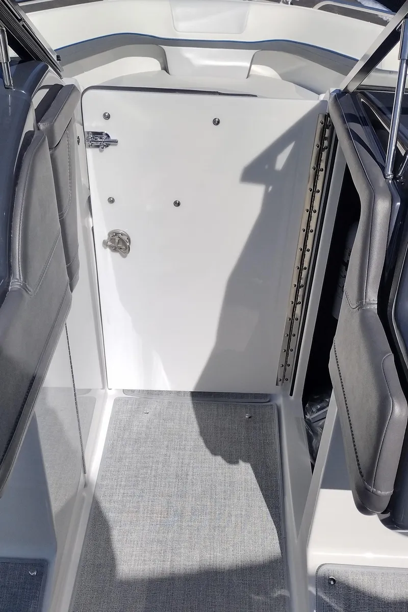 Slide: The Image of Formula 240 Bowrider 2024 - 52