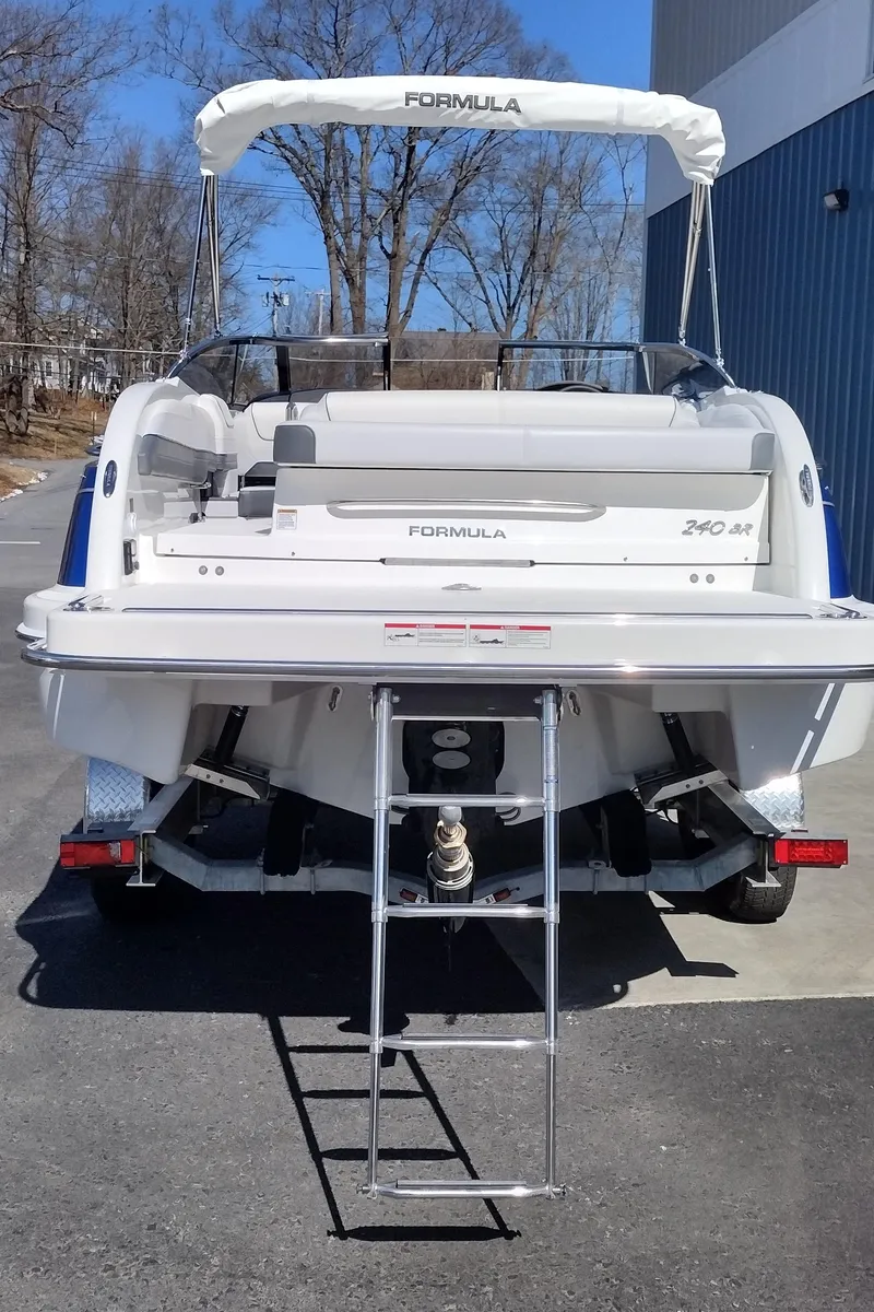 Slide: The Image of Formula 240 Bowrider 2024 - 55