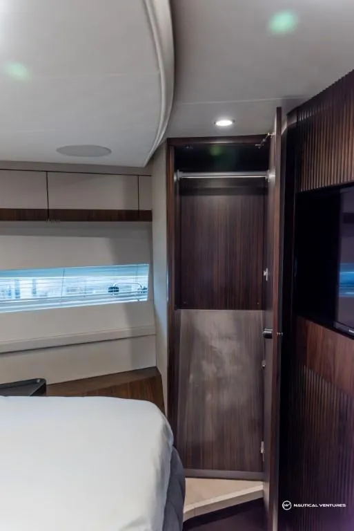 Slide: The Image of Fairline Phantom 65 2023 - 110
