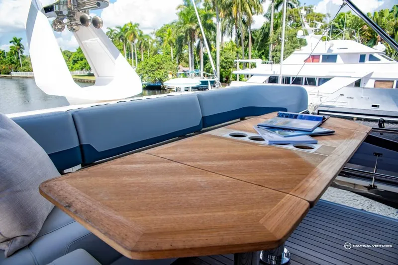 Slide: The Image of Fairline Phantom 65 2023 - 237