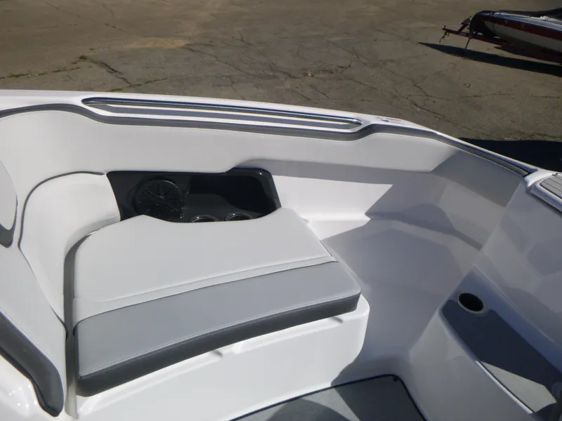 Slide: The Image of 2024 Yamaha Boats AR250 interior seating area with speaker and cup holders. - 29