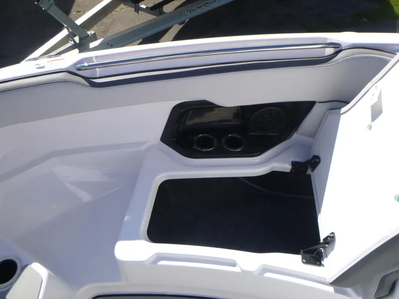 Slide: The Image of 2024 Yamaha Boats AR250 interior storage compartment and cup holders. - 30