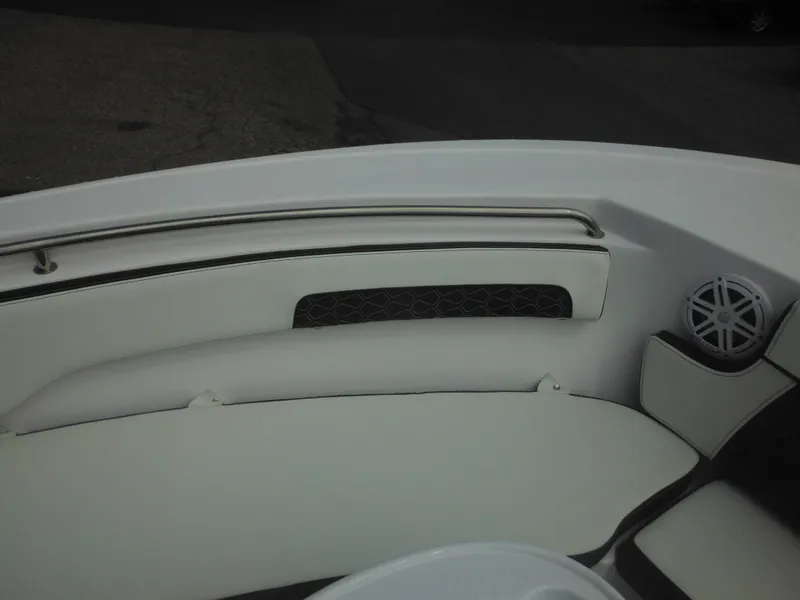 Slide: The Image of Tidewater 220 LXF 2024 - 66