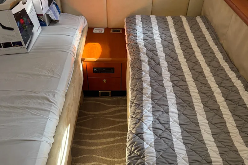 Slide: The Image of Interior of 1998 Sunseeker Predator 63 yacht with twin beds and bedside cabinet. - 31