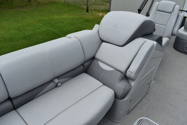 Slide: The Image of Regency 250 DL3 2024 - 15