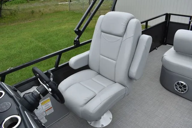 Slide: The Image of Regency 250 DL3 2024 - 27