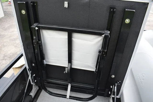 Slide: The Image of Regency 250 DL3 2024 - 32