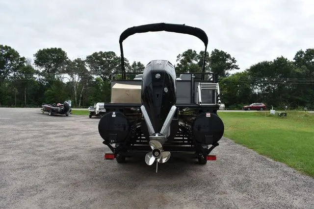 Slide: The Image of Regency 250 DL3 2024 - 4