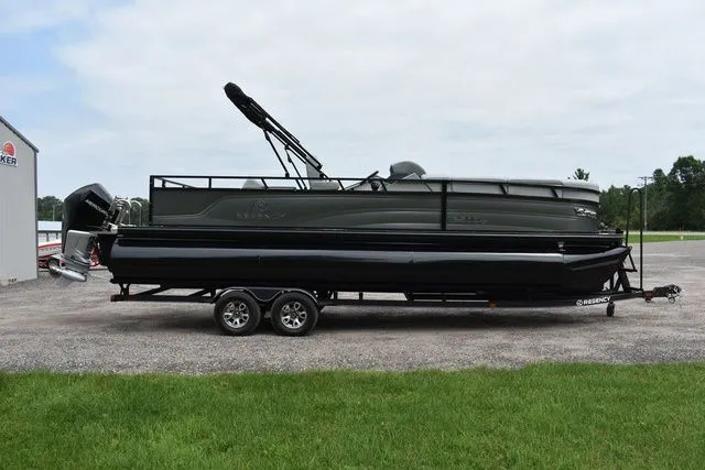 Slide: The Image of Regency 250 DL3 2024 - 6