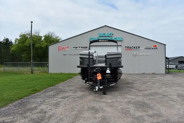 Slide: The Image of Regency 250 DL3 2024 - 8