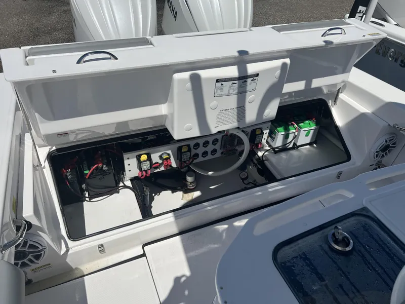 Slide: The Image of Everglades 273 Center Console 2023 - 10