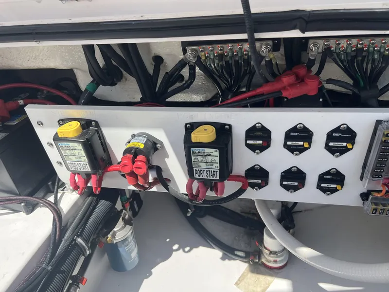 Slide: The Image of Everglades 273 Center Console 2023 - 12