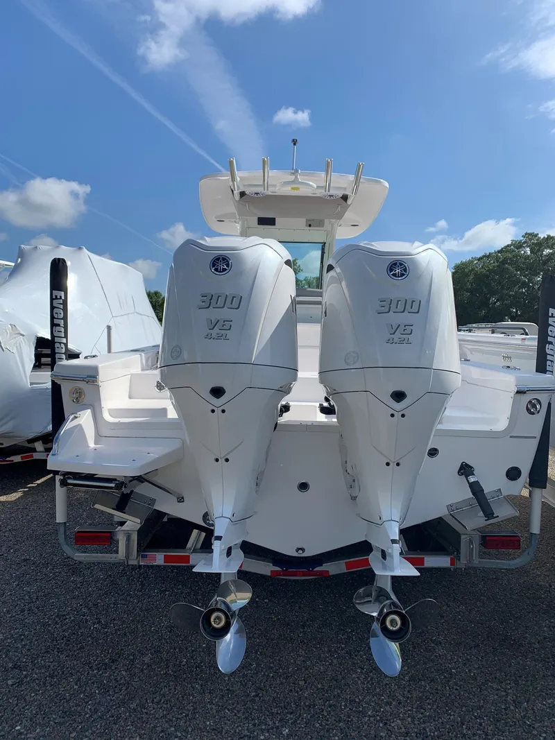 Slide: The Image of Everglades 273 Center Console 2023 - 16