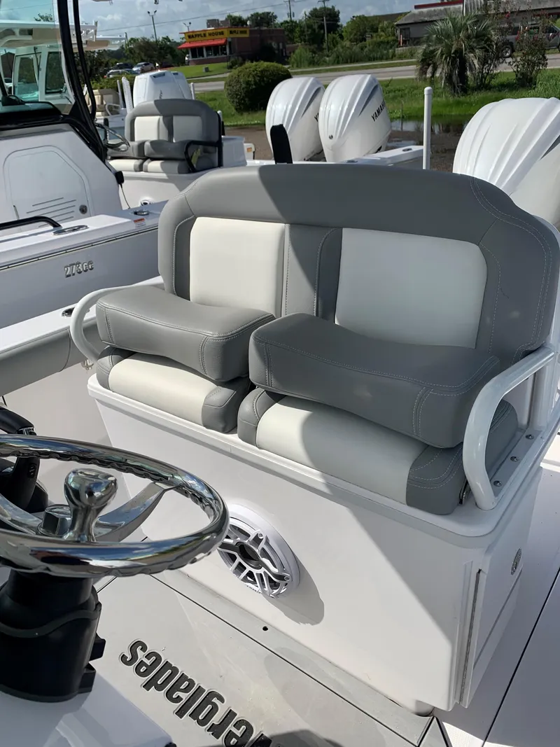 Slide: The Image of Everglades 273 Center Console 2023 - 17