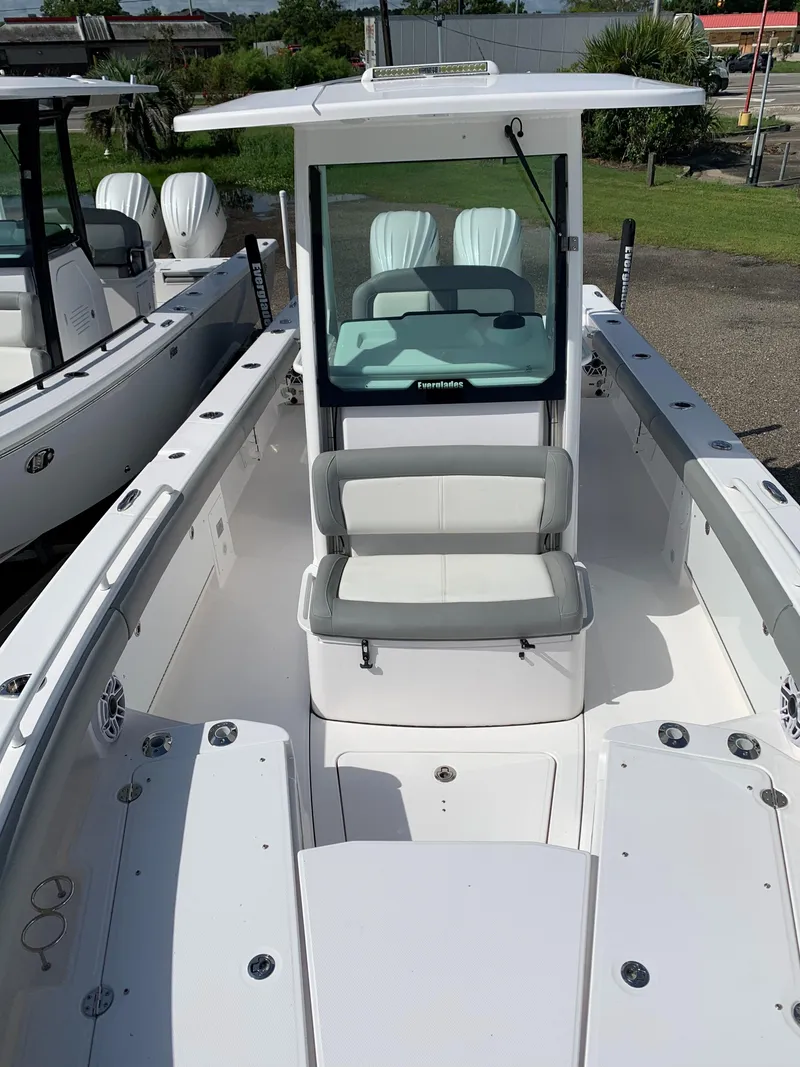 Slide: The Image of Everglades 273 Center Console 2023 - 19