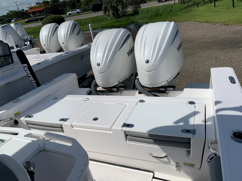 Slide: The Image of Everglades 273 Center Console 2023 - 20