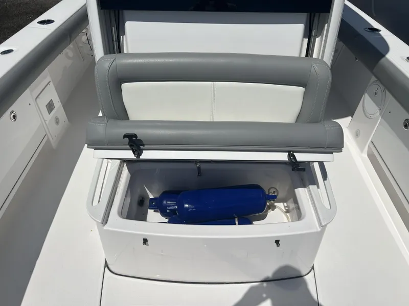 Slide: The Image of Everglades 273 Center Console 2023 - 4