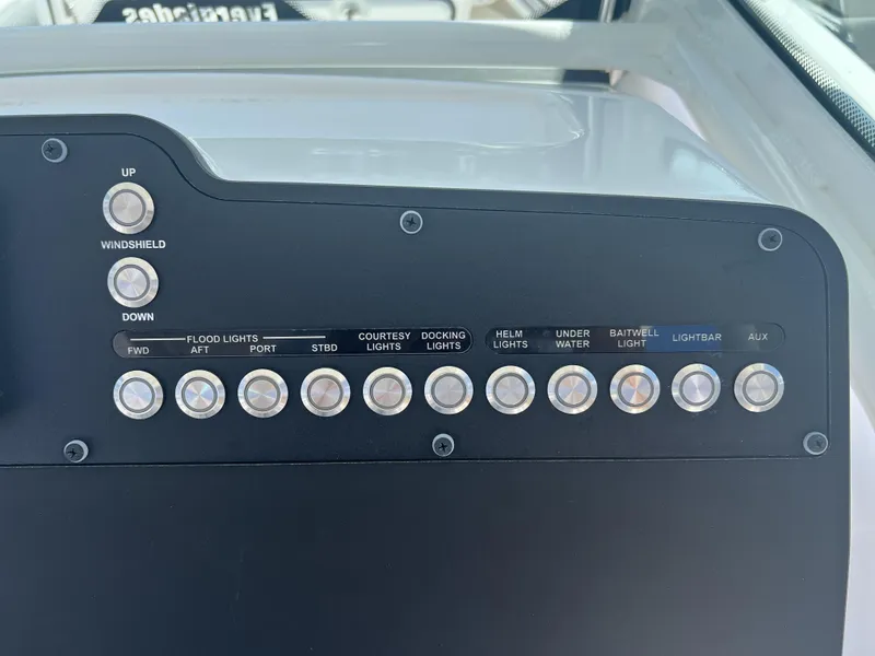 Slide: The Image of Everglades 273 Center Console 2023 - 6