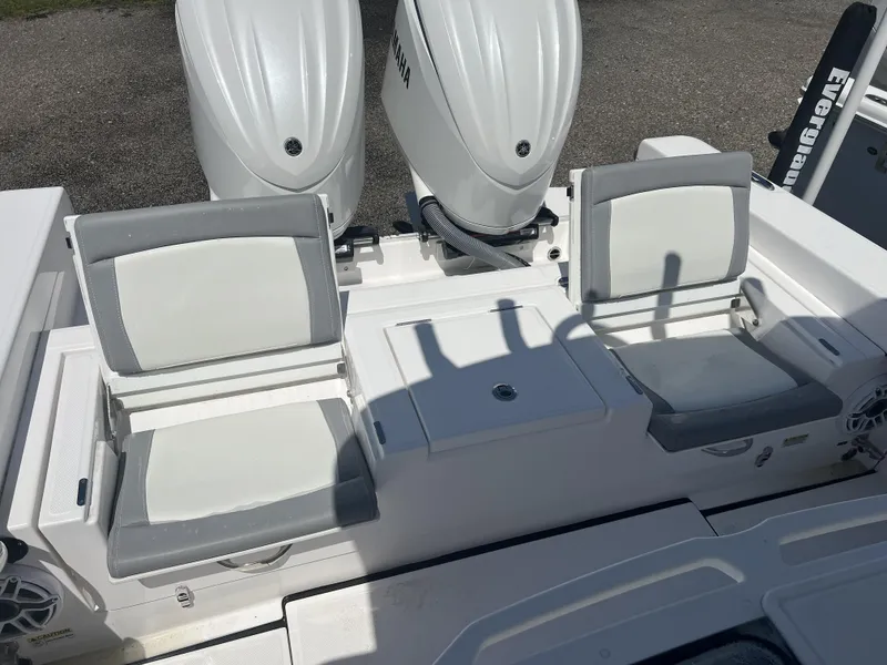 Slide: The Image of Everglades 273 Center Console 2023 - 9