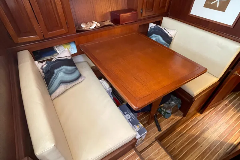Slide: The Image of 1987 35 Viking Sportfish - Salon - 14