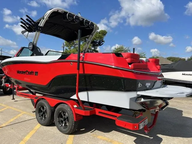 Slide: The Image of MasterCraft XT24 2024 - 11