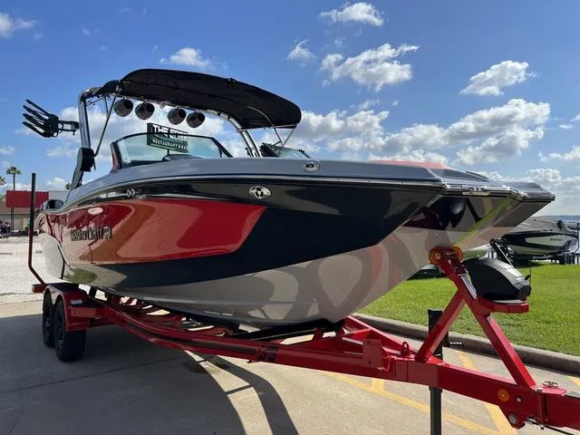 Slide: The Image of MasterCraft XT24 2024 - 14