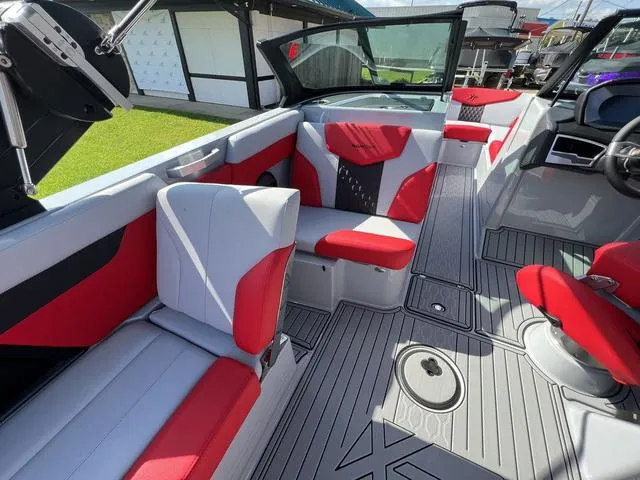 Slide: The Image of MasterCraft XT24 2024 - 6