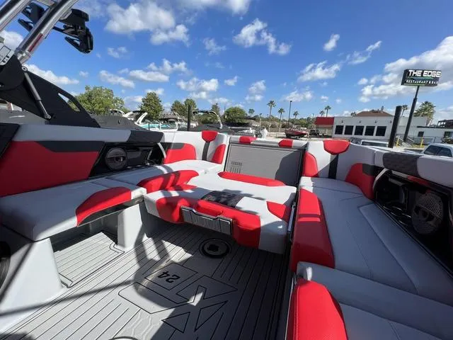 Slide: The Image of MasterCraft XT24 2024 - 8