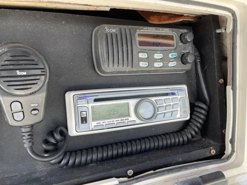 Slide: The Image of ICOM radio and marine electronics on a 1999 Boston Whaler Outrage 23 boat. - 18