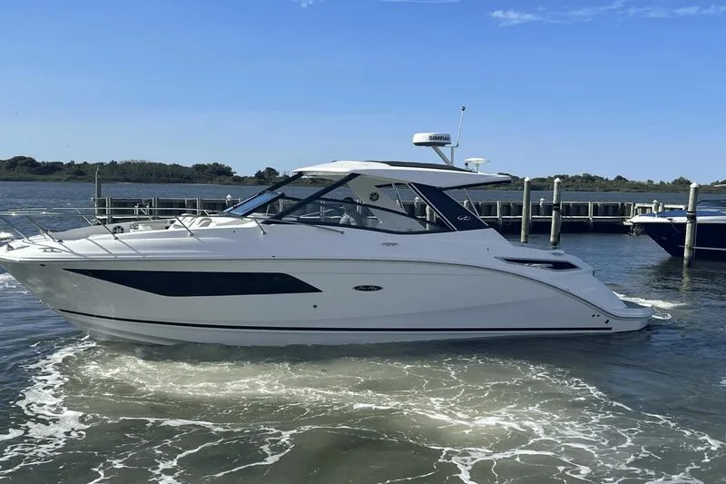 Slide: The Image of Sea Ray 320 Sundancer 2024 - 0