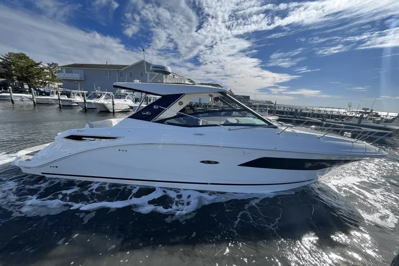 Slide: The Image of Sea Ray 320 Sundancer 2024 - 1