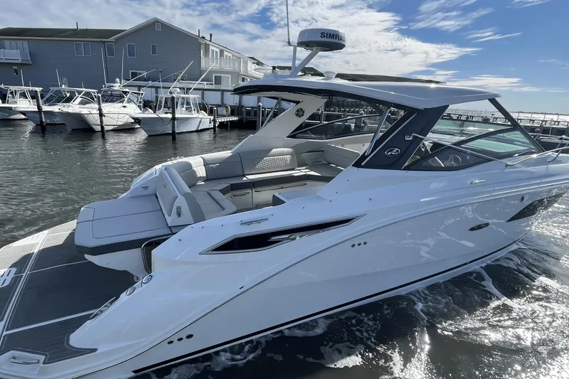 Slide: The Image of Sea Ray 320 Sundancer 2024 - 12