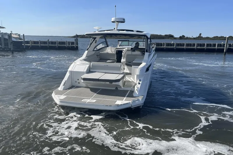 Slide: The Image of Sea Ray 320 Sundancer 2024 - 16