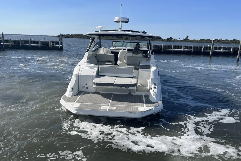 Slide: The Image of Sea Ray 320 Sundancer 2024 - 19